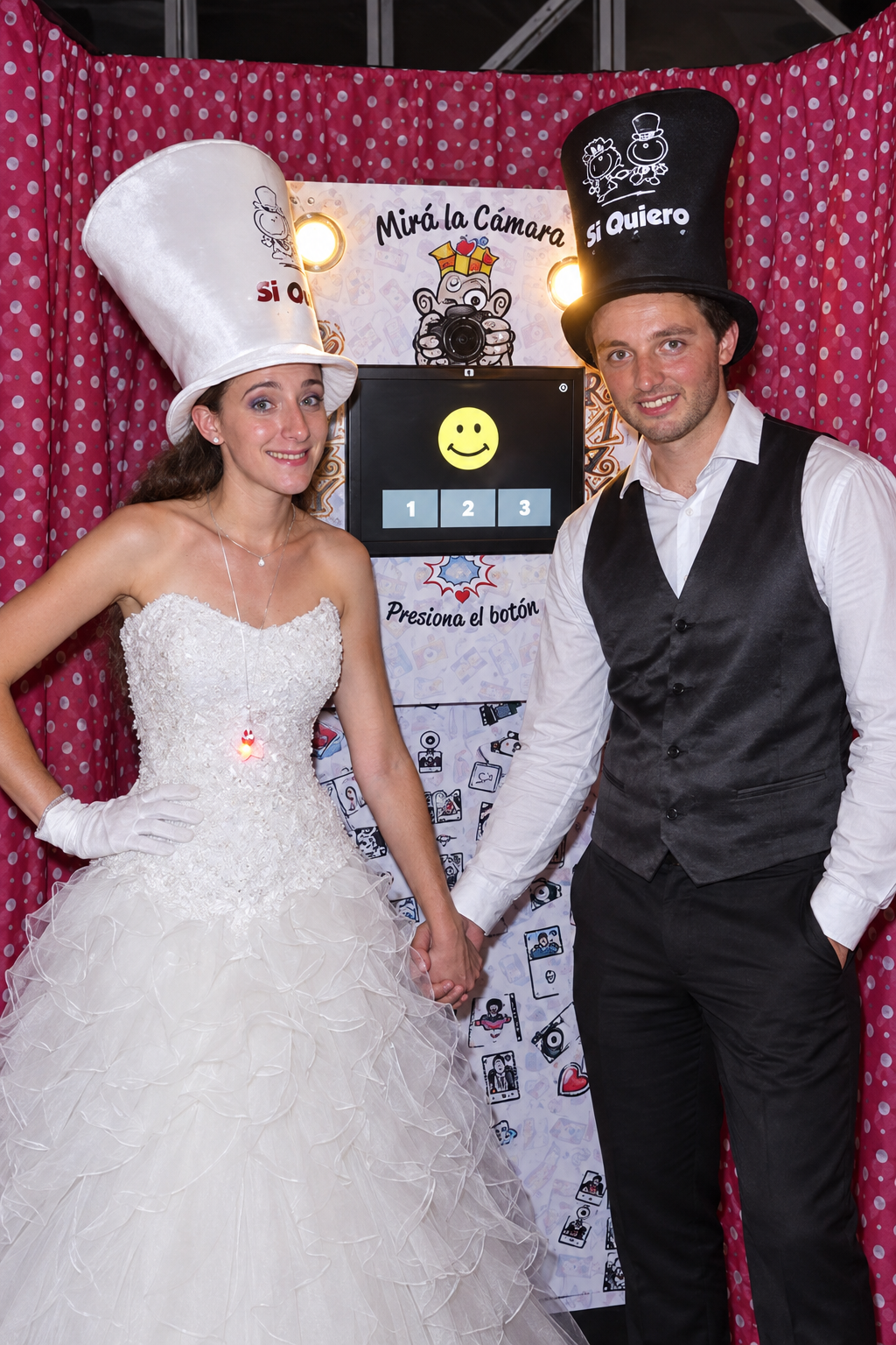 La primera fotocabina de Crazy Box en el casamiento de Pedro y Florencia